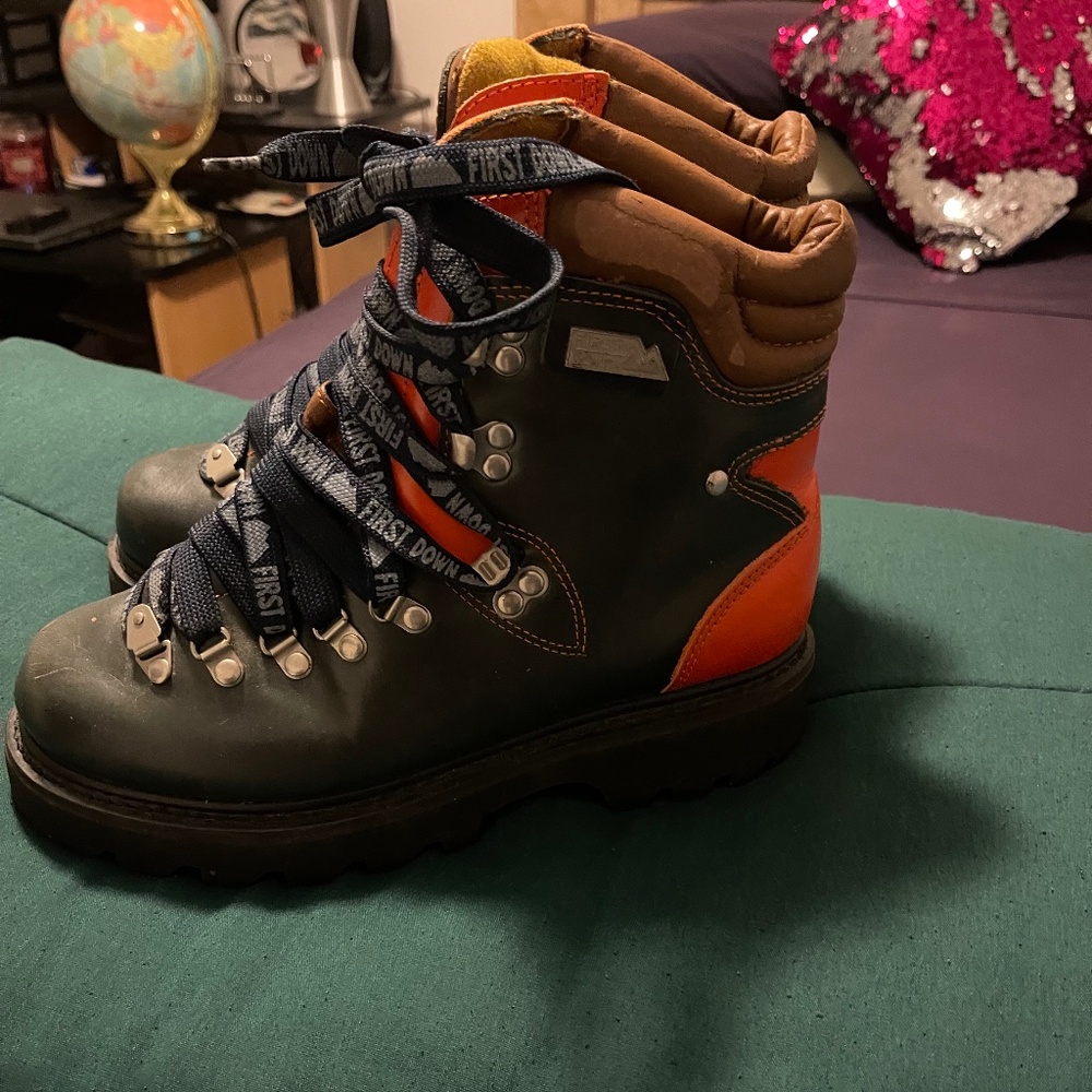 90’s Vintage Canadian Leather Hiking Boots